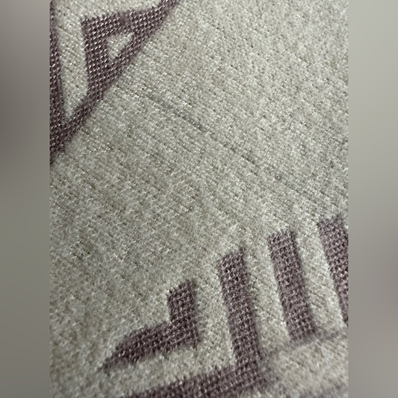 NWT🔥✨ CHANEL Stole/Scarf/Shawl made with cashmere & silk🤩 14S A52187X26009 - Picture 15 of 15